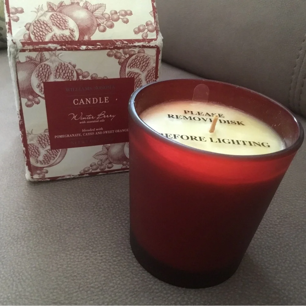 NEW Williams Sonoma 9oz Winter Berry Candle Red Pomegranate & Orange Cassis
